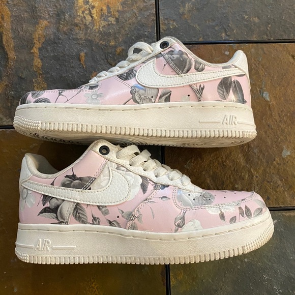 Nike Shoes - Nike Air Force 1 Size 6